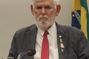 Câmara debate transparência e classificação obrigatória de plásticos em audiência pública proposta por Luiz Couto