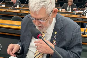 Comissão de Defesa dos Direitos da Pessoa Idosa aprova projeto que amplia garantia de vagas em estacionamentos para idosos