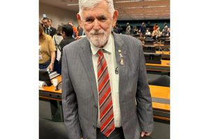 Luiz Couto apresenta projeto para apoiar pessoas com TEA